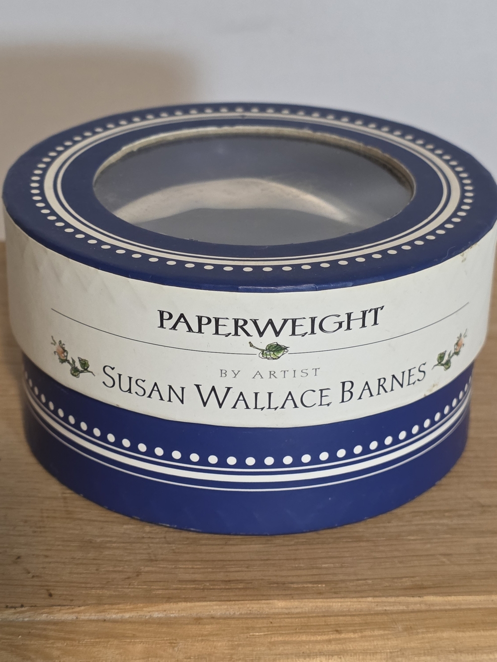 Susan Wallace Barnes Paperweight 1.1 Lb Excellent Condition Desktop